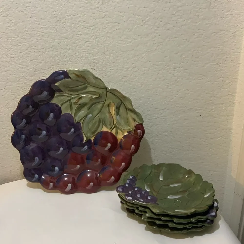 Noble Excellence MERITAGE Earthenware Grapes Scalloped 9